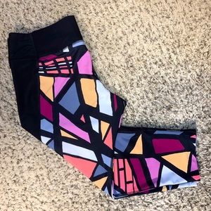 Nike Womens Crop Patterned Capri Legging